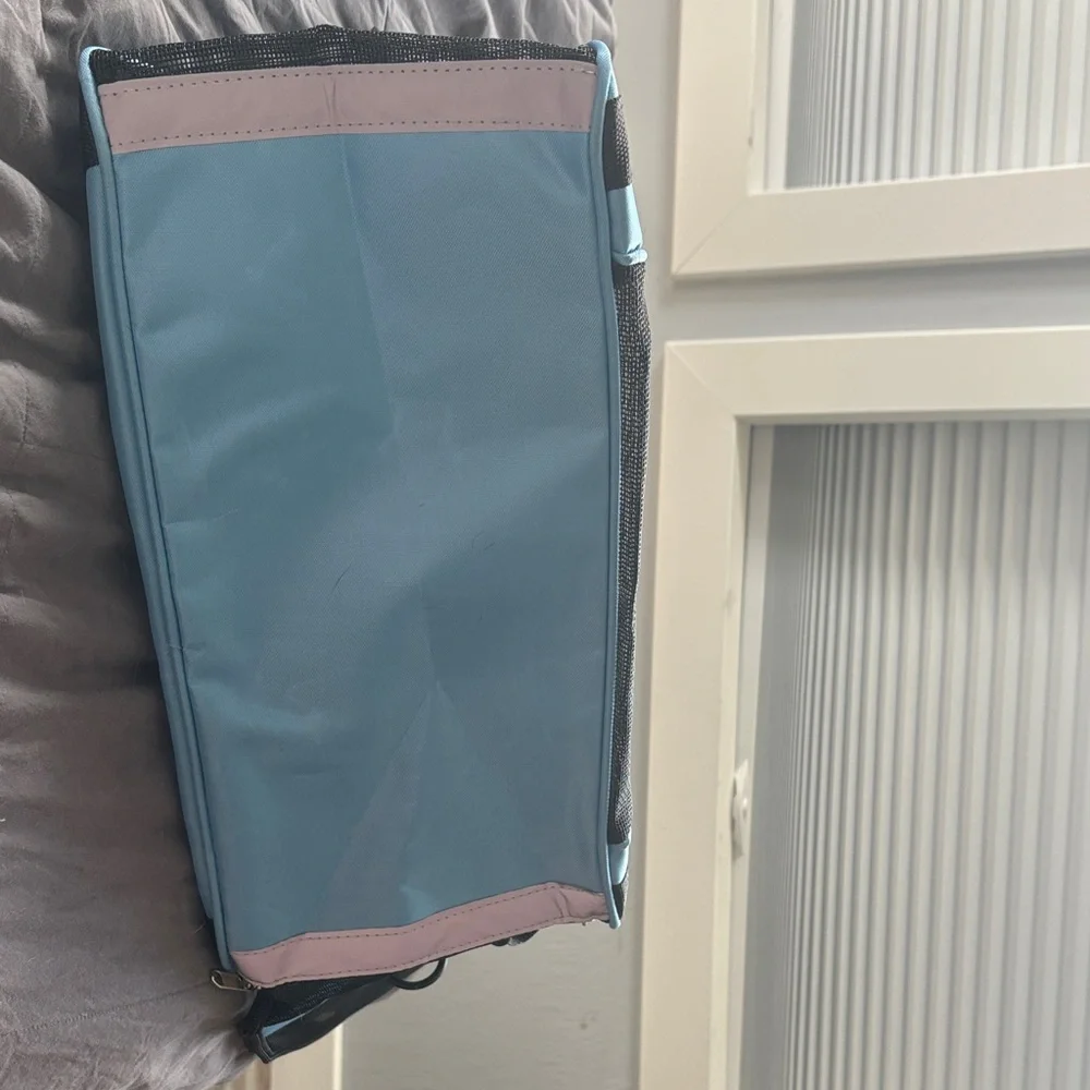 Small pet carrier (up to 10 pounds)
